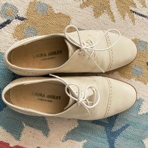 Laura Ashley Cream Colored Leather Oxford Shoes size 38 (EU) 7.5 (US)
